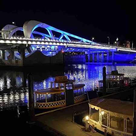 Amazing Location 2 Bedroom Minutes From Downtown Виктория Экстерьер фото
